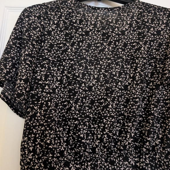 Reitmans Size Large Black and White Patterned Blouse - Picture 4 of 10